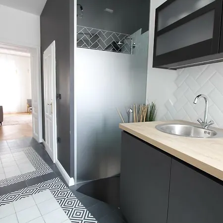 Diagonal Apartment