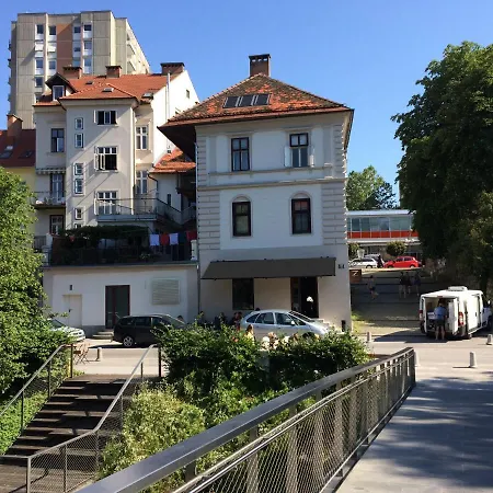 Diagonal Apartment Ljubljana